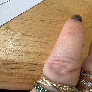 R31 Gold tone crossover adjustable ring